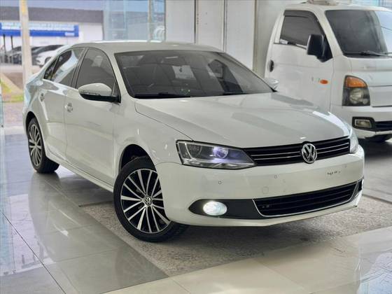 VOLKSWAGEN JETTA 2.0 TSI HIGHLINE 211CV GASOLINA 4P TIPTRONIC